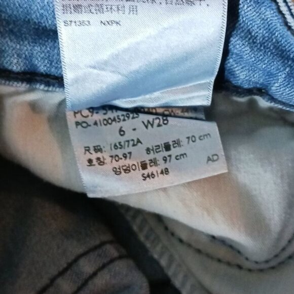 Levi's Signature Womens Shorts Size 6 High Rise Distressed Denim Jean Cutoff - Picture 7 of 7